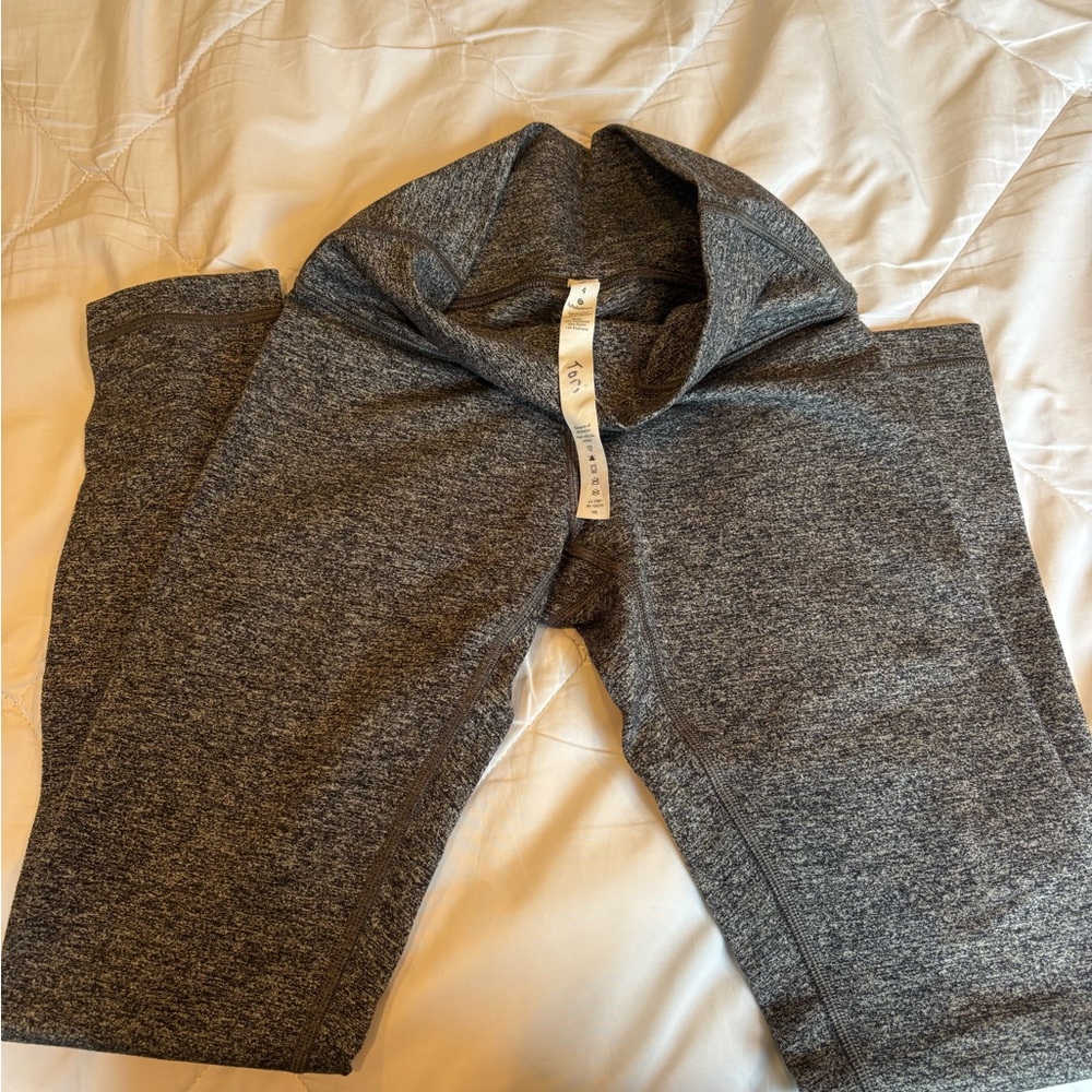 Lululemon Gray Athletic Leggings size 4 25 inch inseam